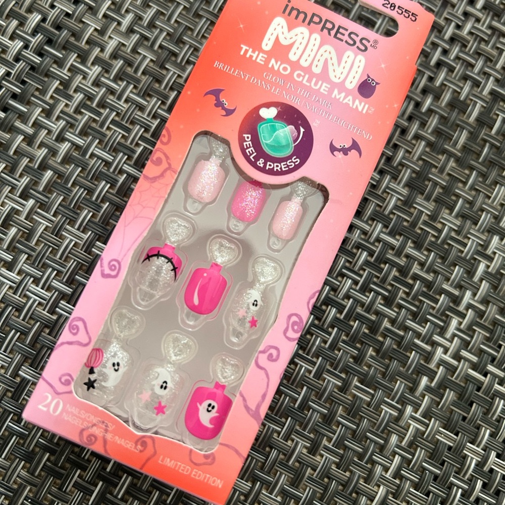 imPRESS Pink and White Peel & Press Nails